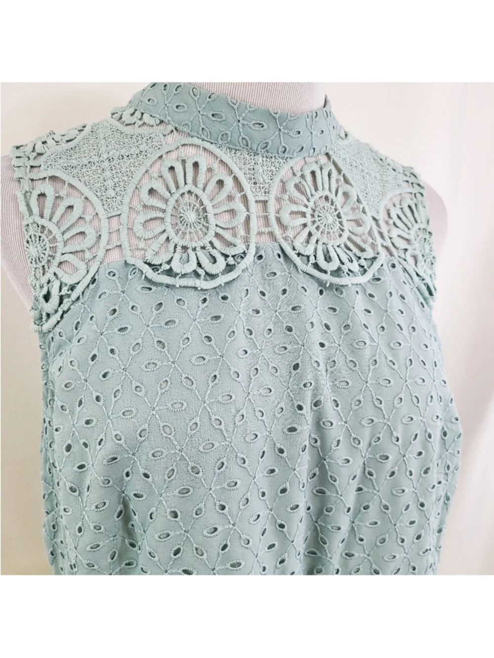 ASOS DESIGN high neck sleeveless pleated lace midi dress sage green size 10 - Picture 4 of 7